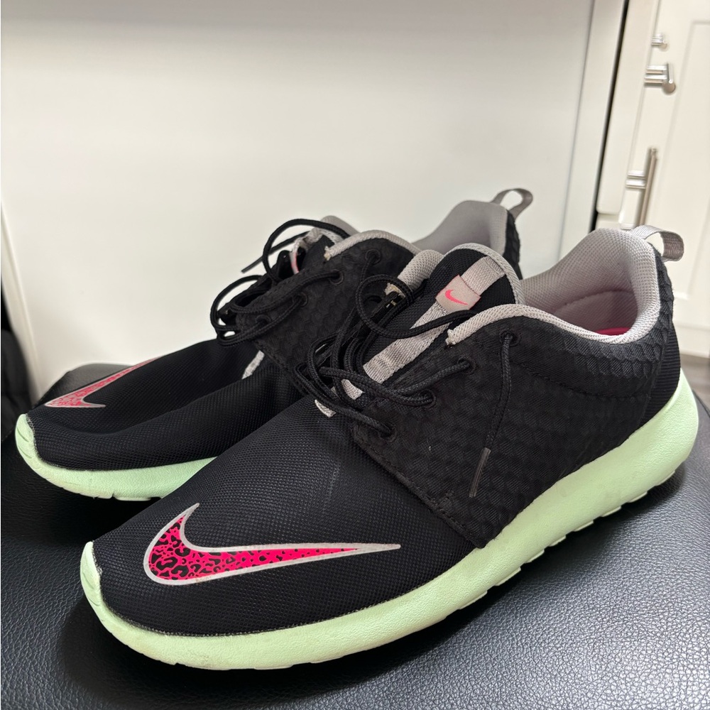 Nike roshe run  Men’s yezzy Black Sneakers with Pink Swoosh and Light Green Sole